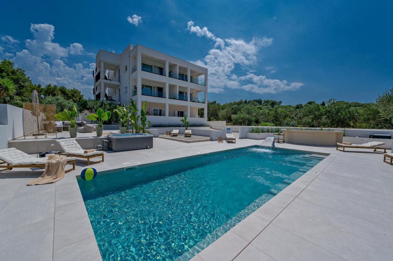 Luxury Villa Del Sogno With Pool, Jacuzzi, Parking Okrug Gornji Extérieur photo