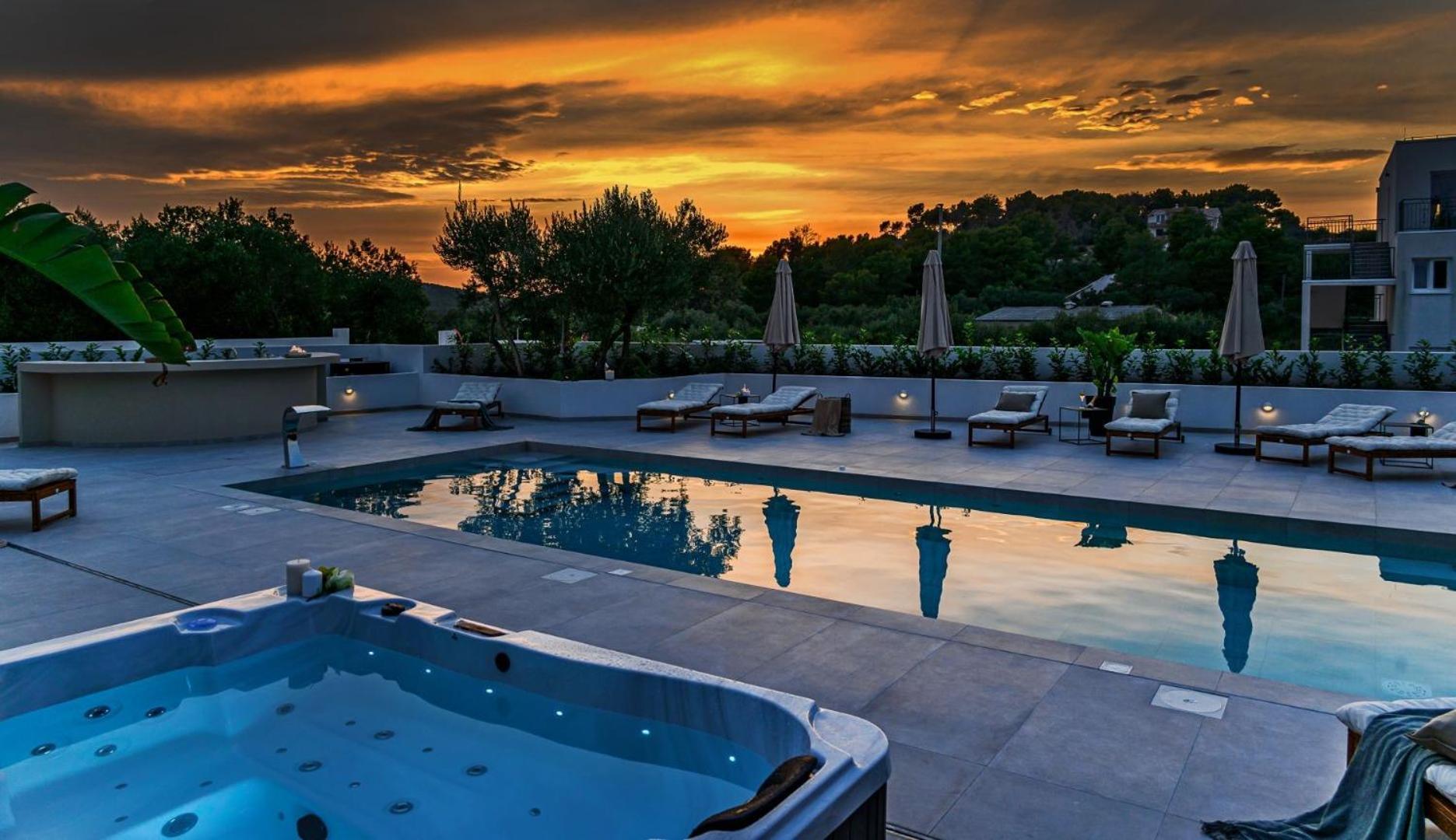 Luxury Villa Del Sogno With Pool, Jacuzzi, Parking Okrug Gornji Extérieur photo