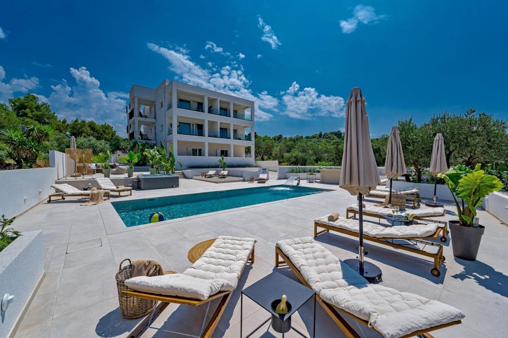 Luxury Villa Del Sogno With Pool, Jacuzzi, Parking Okrug Gornji Extérieur photo
