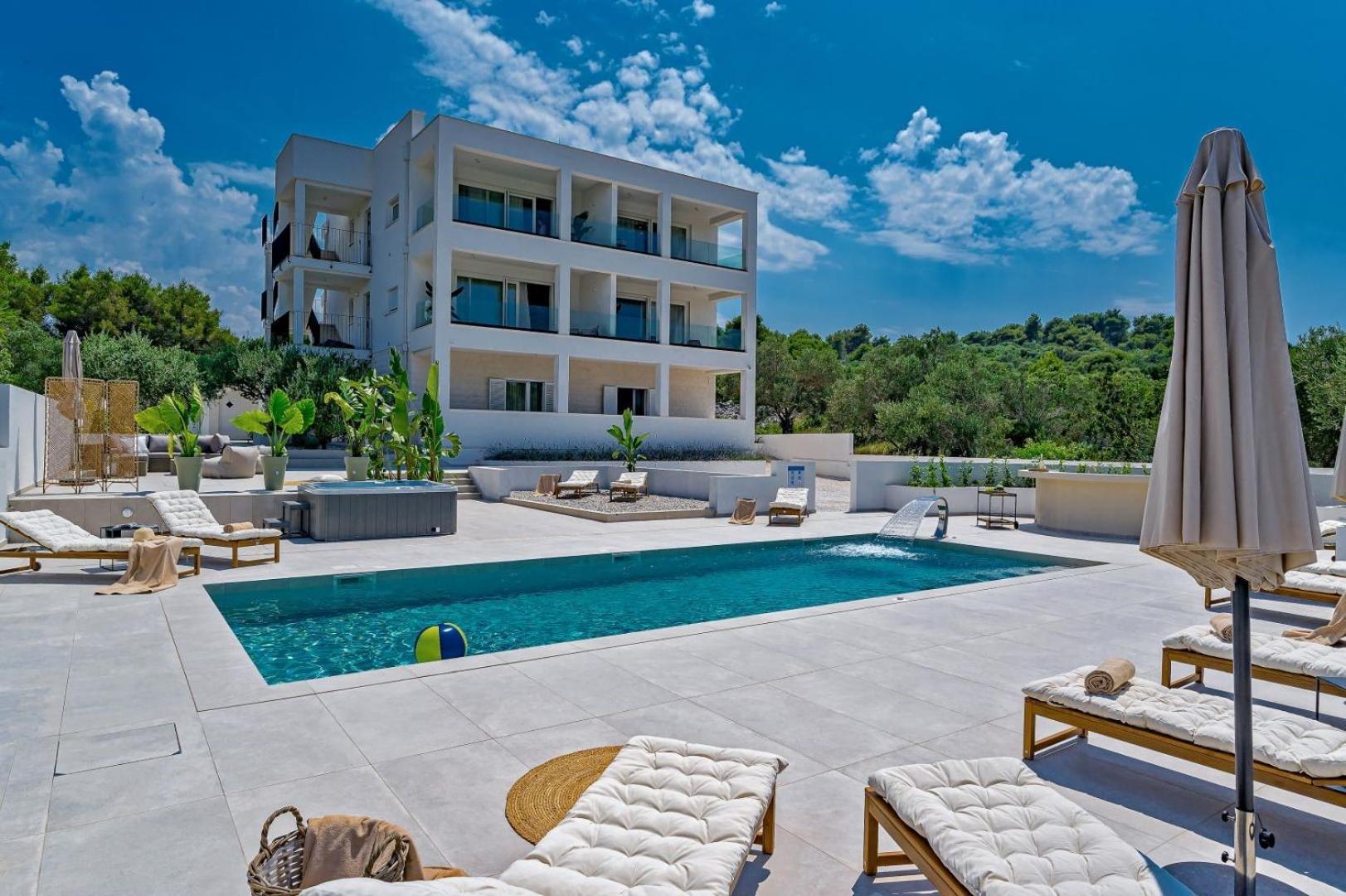 Luxury Villa Del Sogno With Pool, Jacuzzi, Parking Okrug Gornji Extérieur photo