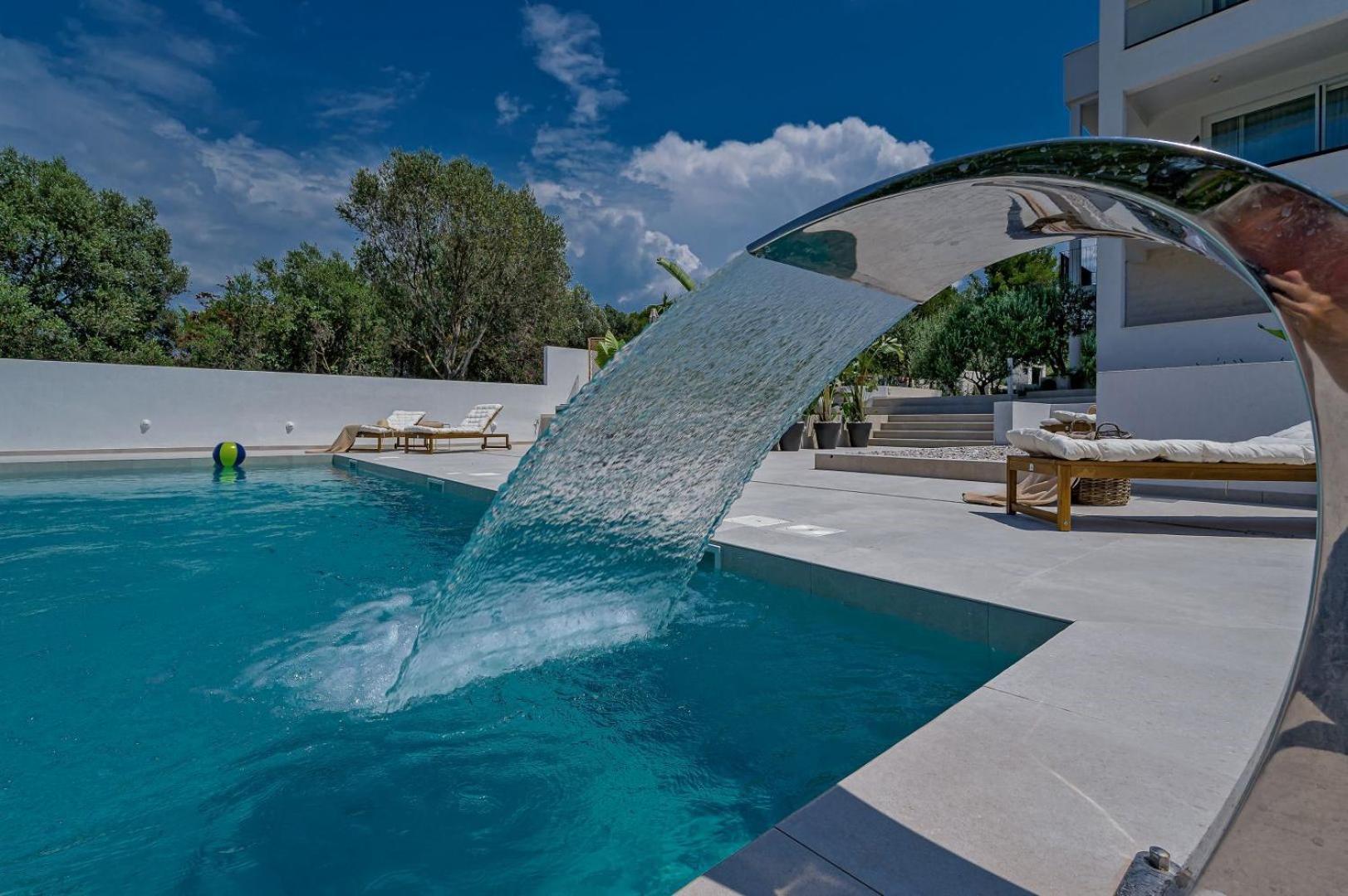 Luxury Villa Del Sogno With Pool, Jacuzzi, Parking Okrug Gornji Extérieur photo