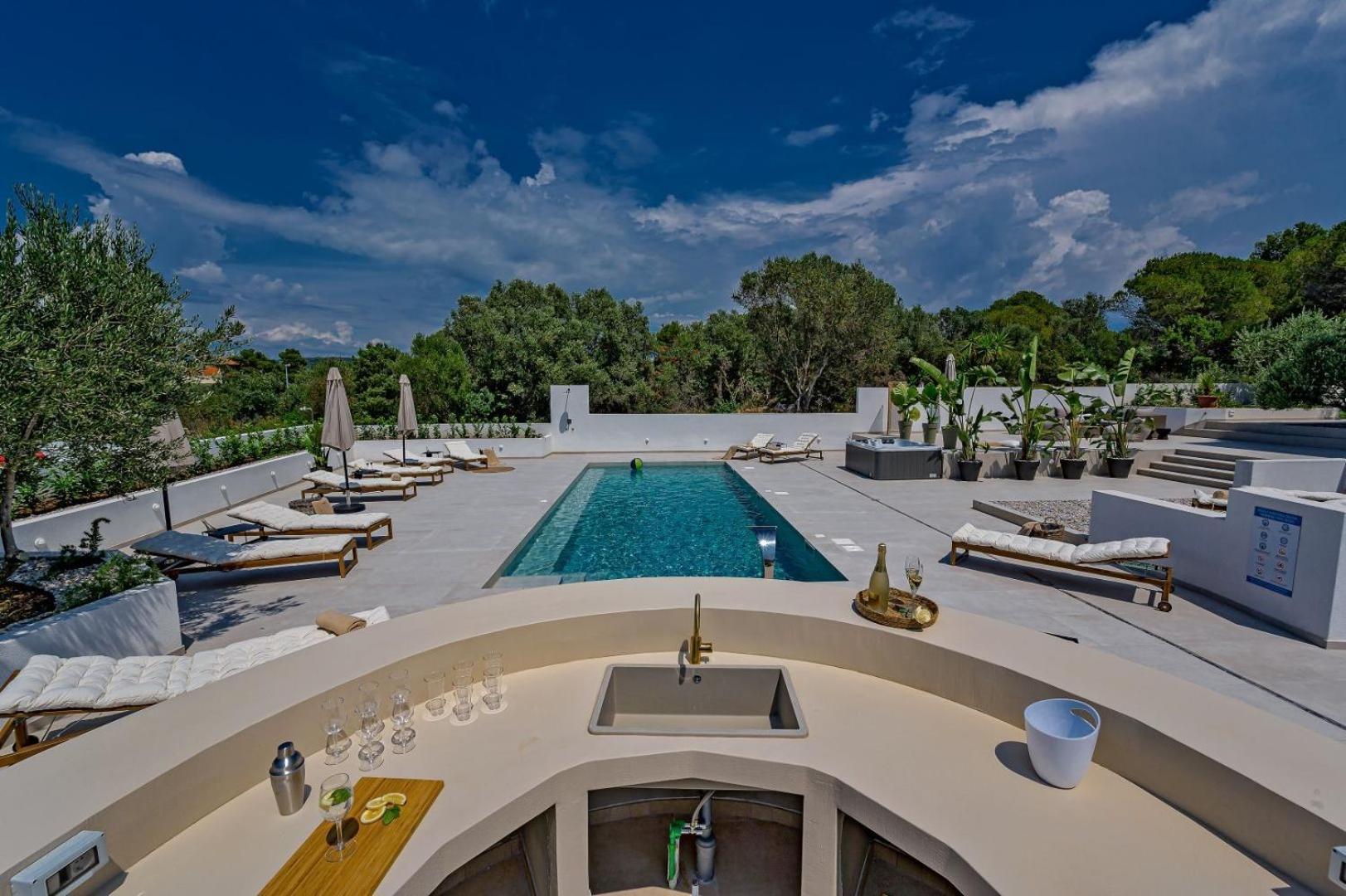 Luxury Villa Del Sogno With Pool, Jacuzzi, Parking Okrug Gornji Extérieur photo