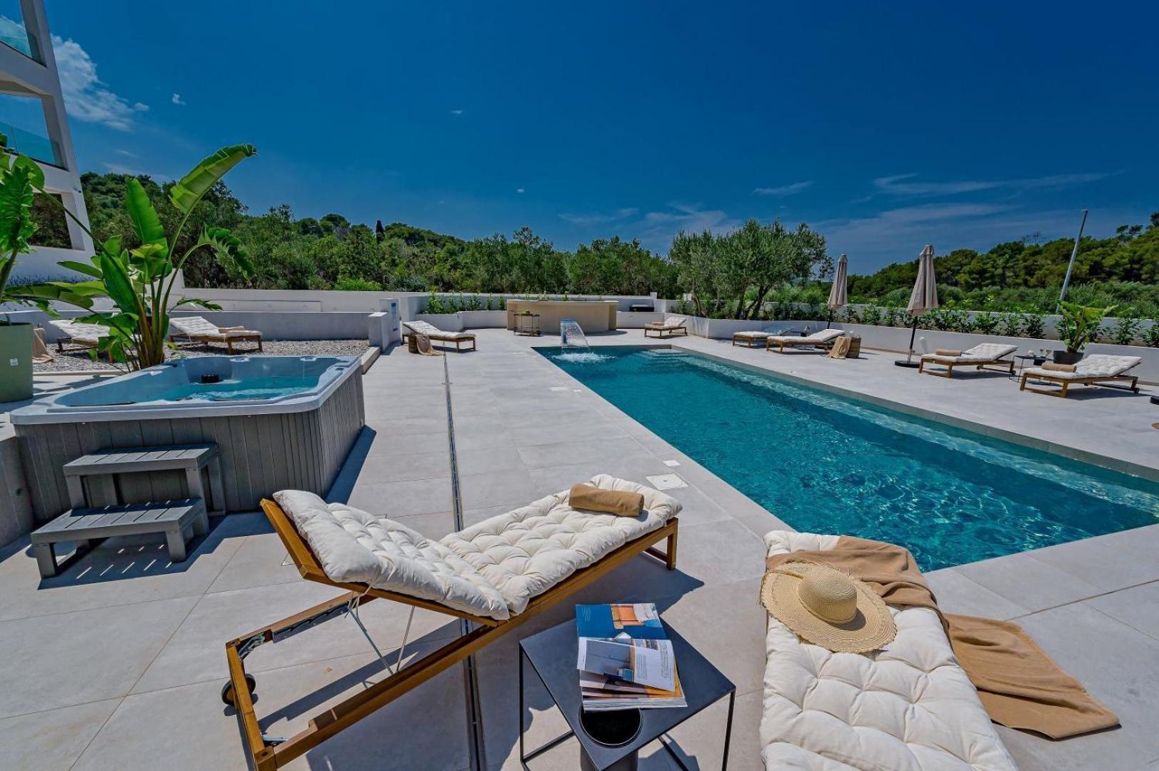 Luxury Villa Del Sogno With Pool, Jacuzzi, Parking Okrug Gornji Extérieur photo