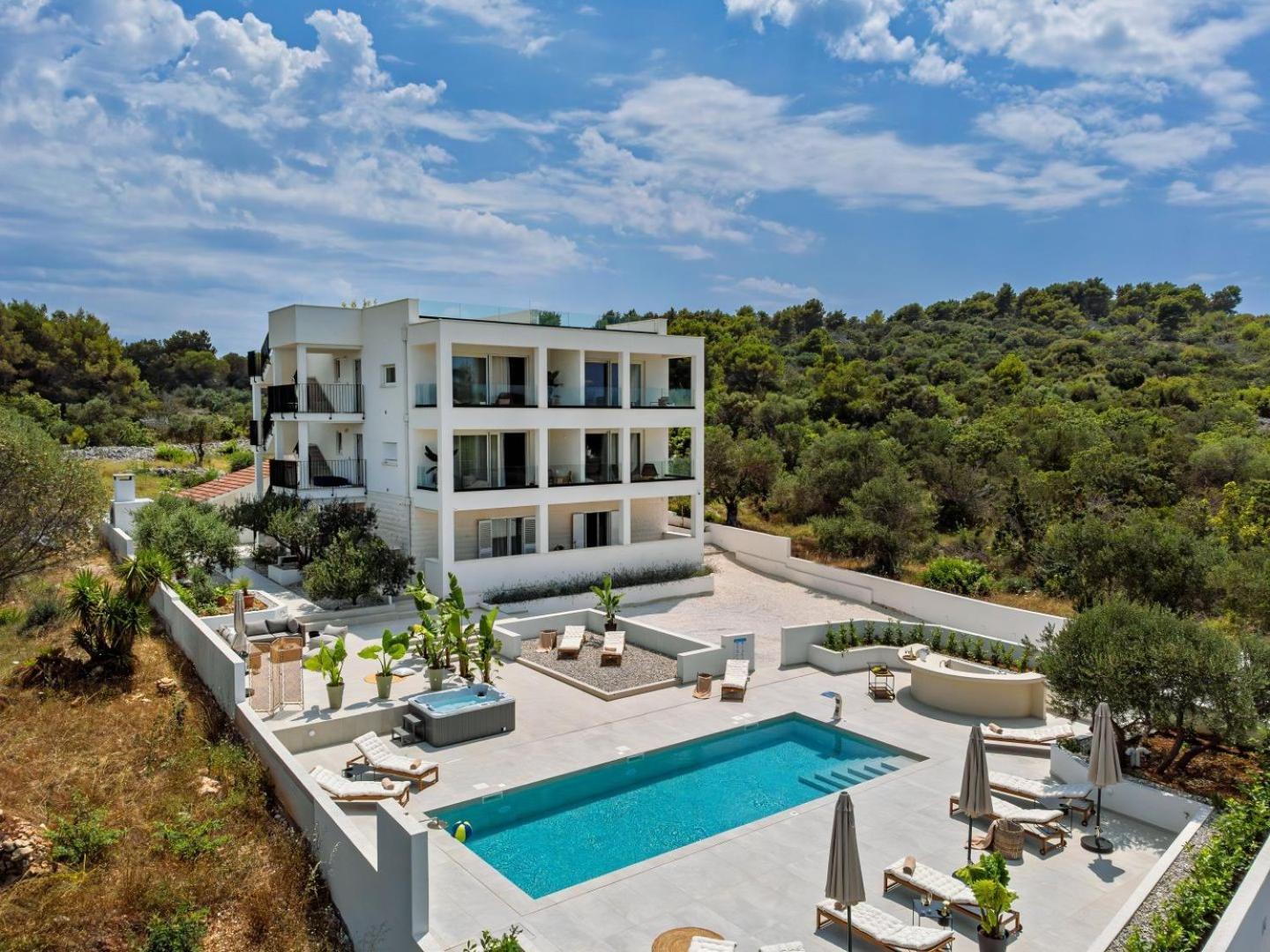 Luxury Villa Del Sogno With Pool, Jacuzzi, Parking Okrug Gornji Extérieur photo